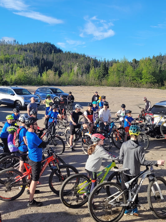 Cours de vélo pour les 16 ans et moins (Carte de membre estivale incluse) PRÉ-VENTE